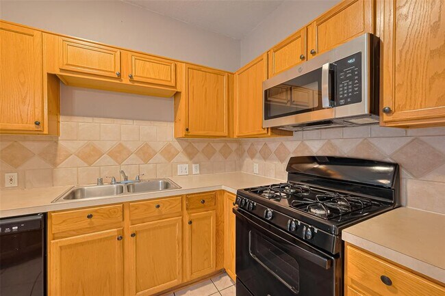 Building Photo - 4826 Cliffpoint Ct