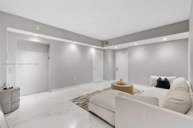 Building Photo - 1010 Brickell Ave