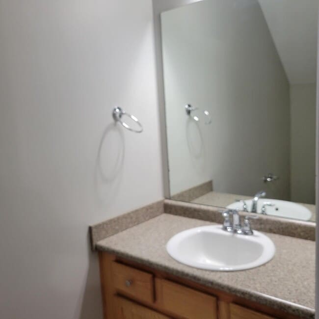 Building Photo - 72 Lakeview Estates Dr