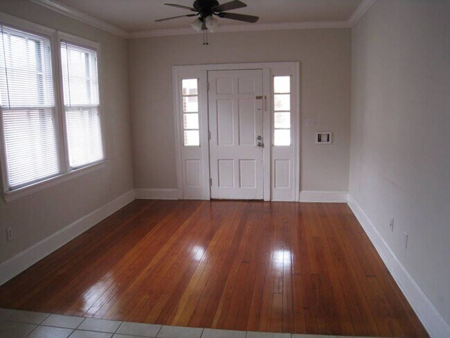 Building Photo - Charming 1-Bedroom Apartment in the Heart of Mid-City