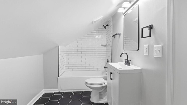 Building Photo - 5724 Denfield Rd