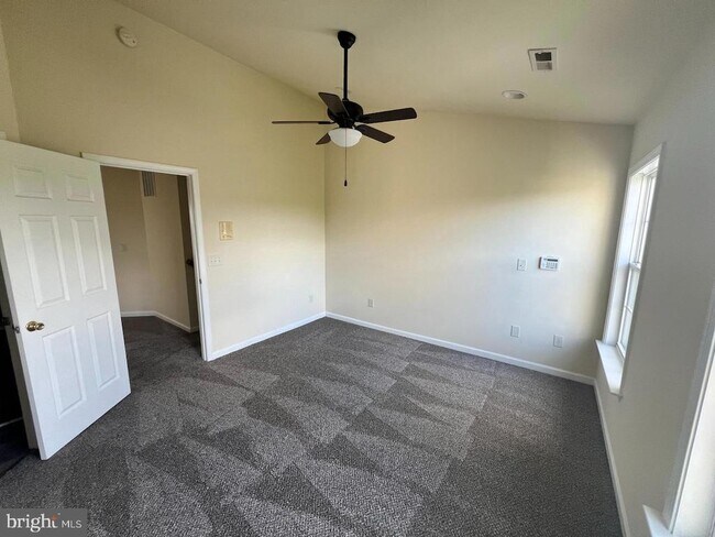 Building Photo - 705 PRENTISS Pky