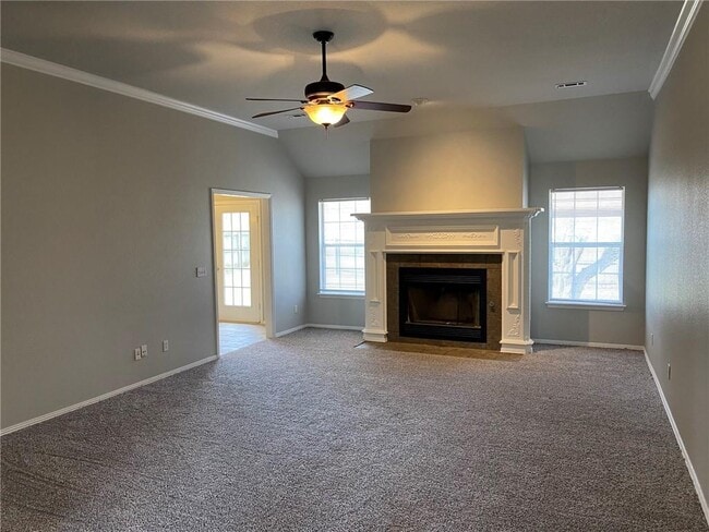 Building Photo - 4902 Hawthorne Way