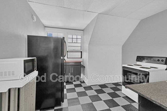 Building Photo - 377 Elmwood Ave