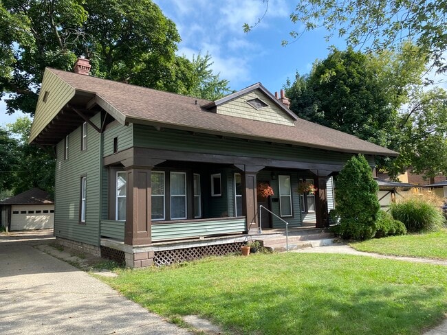 Building Photo - 1960 Prospect Ave SE