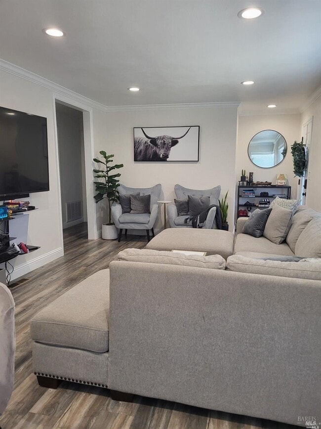 Building Photo - 120 Laguna St