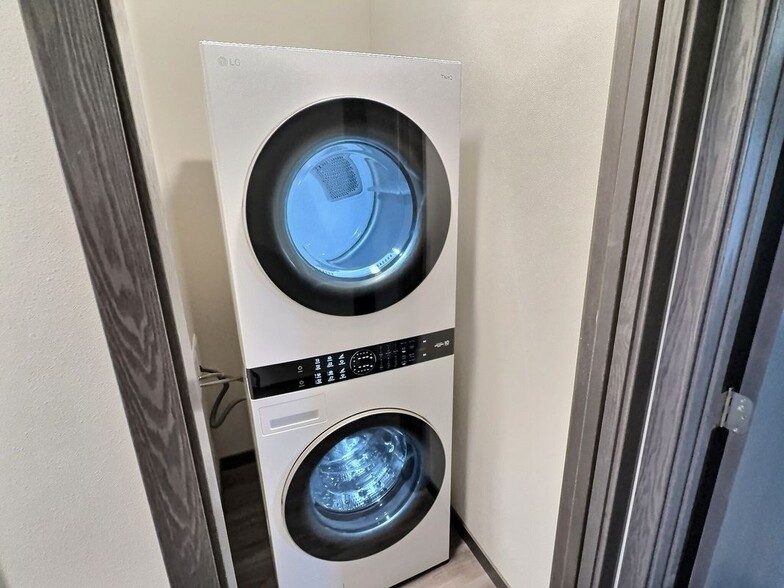 Building Photo - 1510 Wedgewood Dr