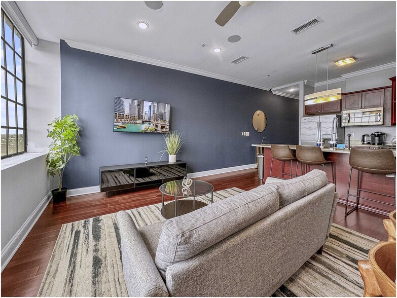 Primary Photo - 1421 N 5th St