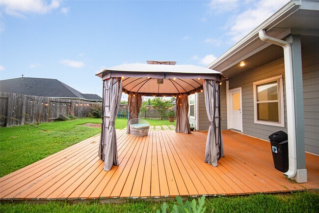 Building Photo - 31206 Whitfield Ct