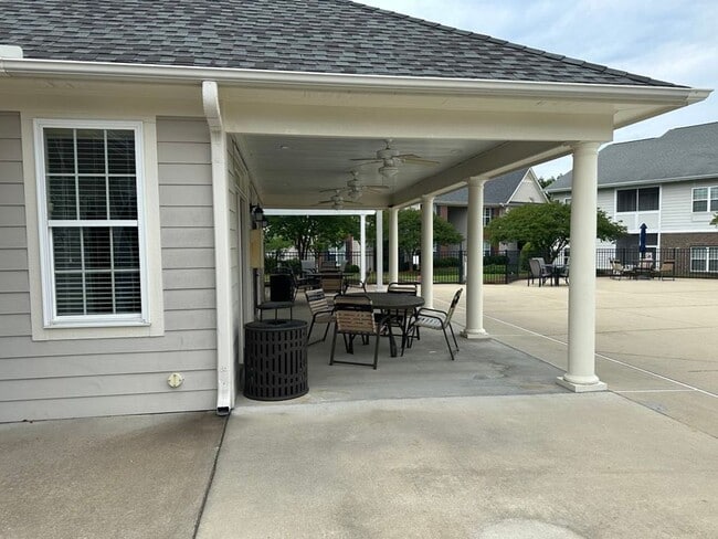 Building Photo - Condo in gated Anderson Creek Club!