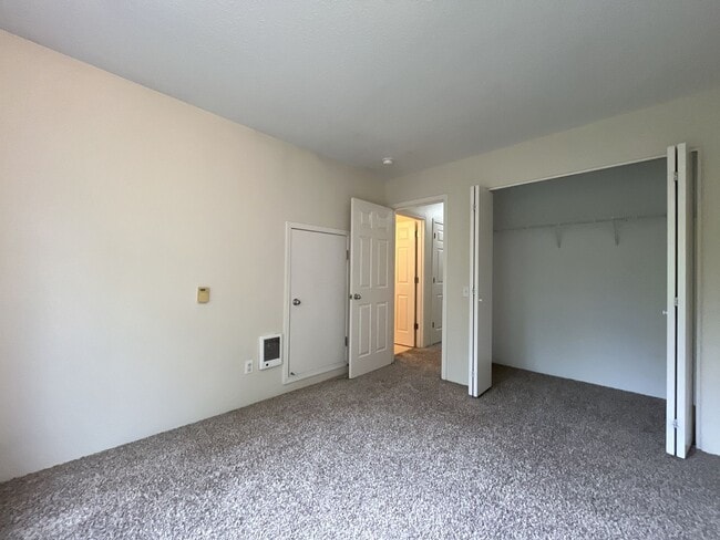Building Photo - Spacious Three-Story Townhome Near Orenco Station with Attached Garage, Private Balcony, and Vaul...