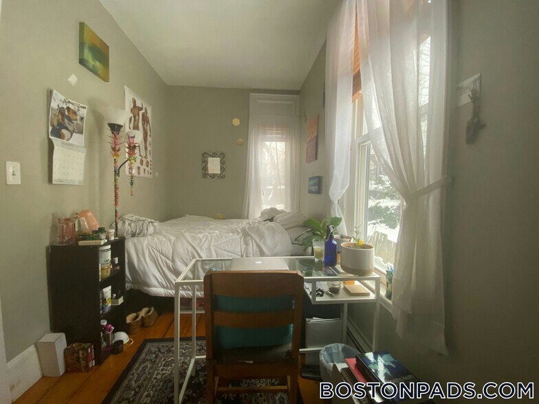 Building Photo - 44 Delle Ave