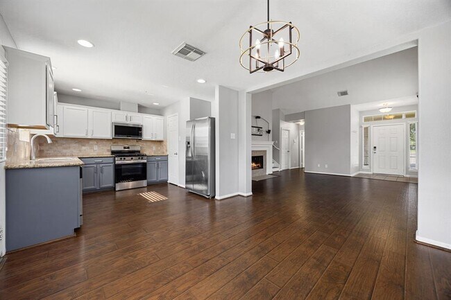 Building Photo - 6403 Applewood Forest Dr