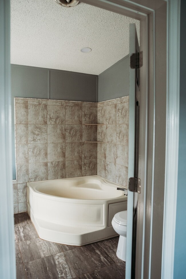 Building Photo - 2545 Lee Turner Rd