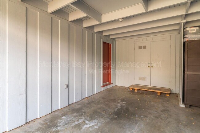 Building Photo - 215 Willow St