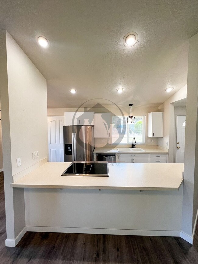 Building Photo - Updated Single Level Home
