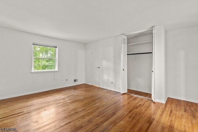Building Photo - 88 Poplar St