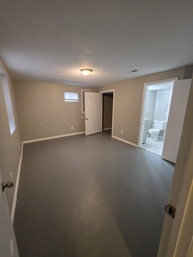 Building Photo - 132 N 35th Ave