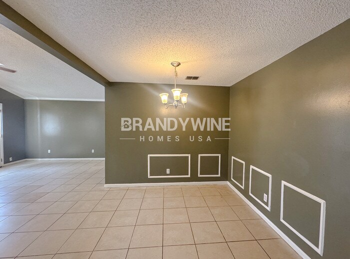 Building Photo - 3931 Hunters Lake Cir W