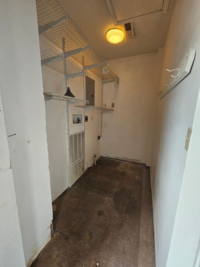 Building Photo - 349 10th St
