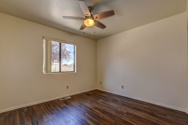 Building Photo - Three bedroom, two bath, two car garage in...