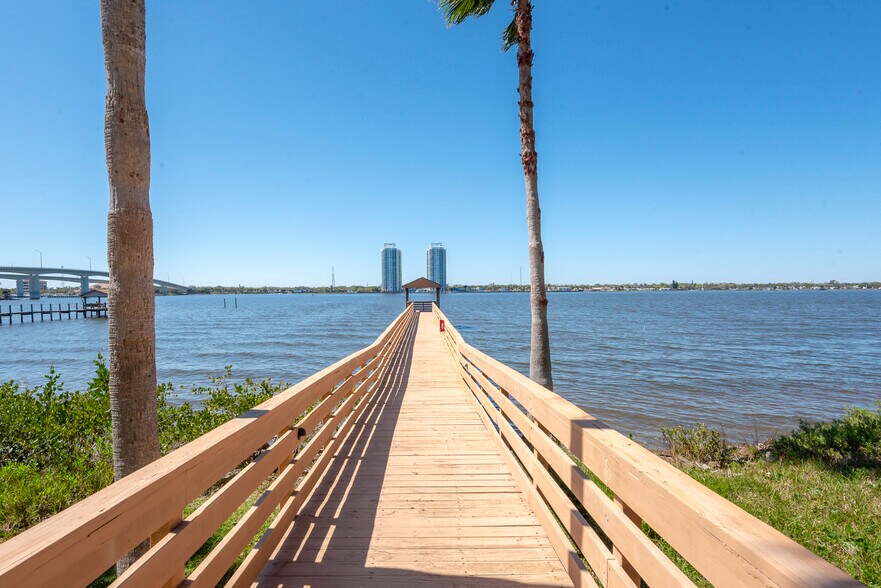 Building Photo - 711 N Halifax Ave