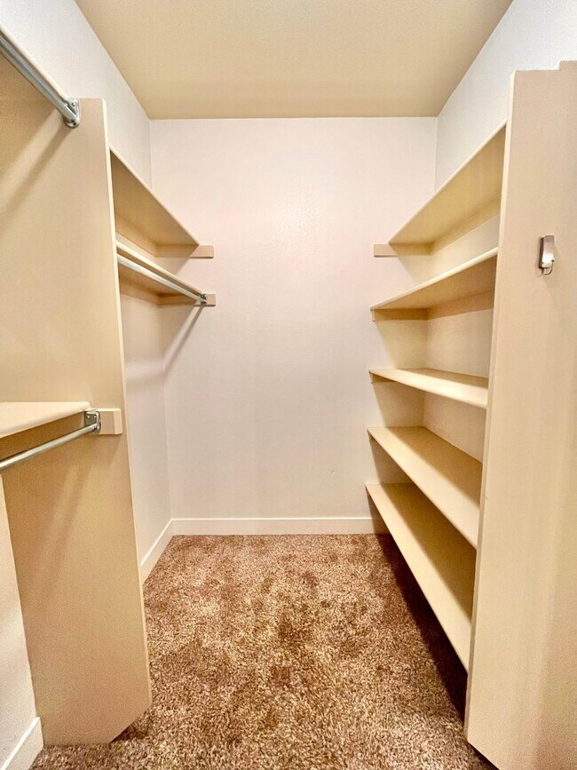 Building Photo - 3 Bedroom / 2.5 Bath Condo with 1 car attached garage in Fossil Lake Subdivision in Fort Collins, CO