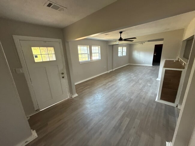 Building Photo - 110 Pine Lawn Pl