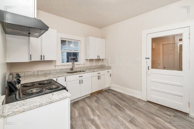 Building Photo - Charming 2-Bedroom Cottage in the Desirable New Saint Francis Community