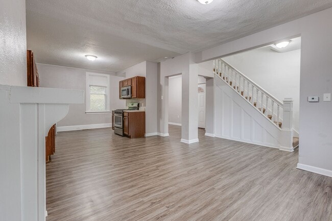 Building Photo - Available August  2026 - Beautiful 2.5 Bedroom, 1 Bath Home in Mt. Washington Area!