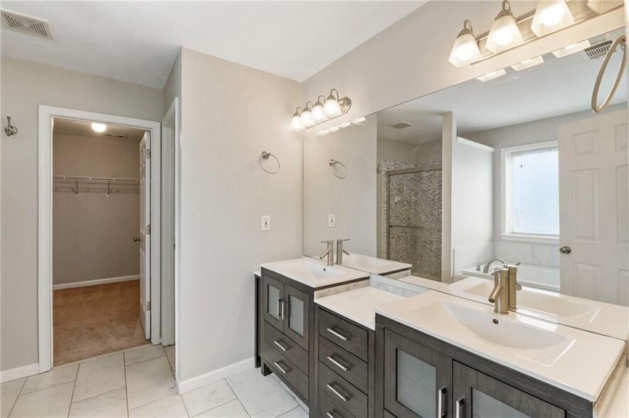 Building Photo - 12720 Morningpark Cir