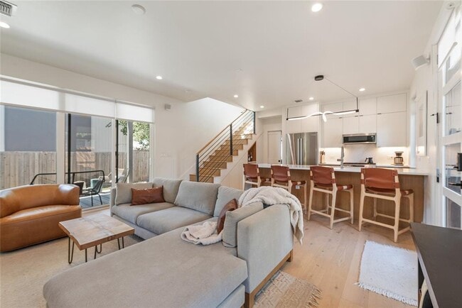 Building Photo - 1300 Perez St