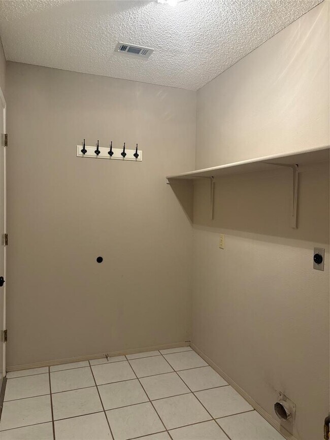 Building Photo - 16311 Rockgate Dr