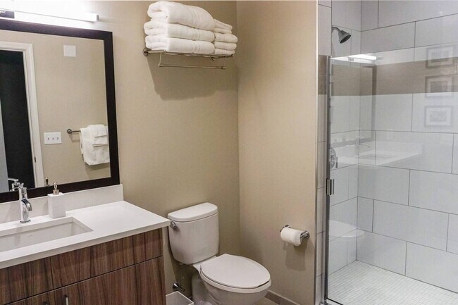 Building Photo - 256 E Main St