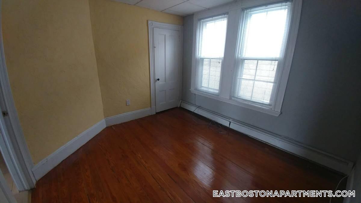 Building Photo - 103 Leyden St