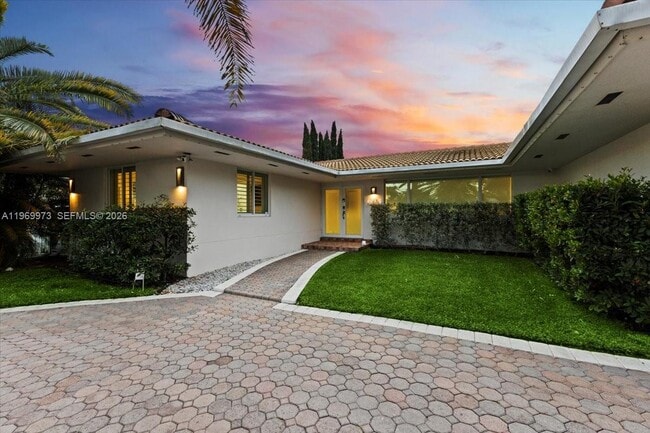 Building Photo - 12930 Oleander Rd