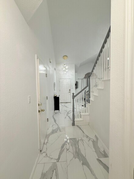 Building Photo - 9612 Palomita Ct NW