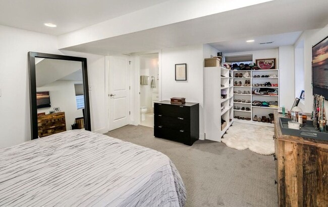 Building Photo - LOHI DUPLEX AVAILABLE IN MARCH