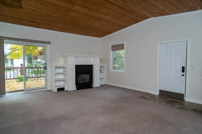 Building Photo - 422 S Michigan Ave