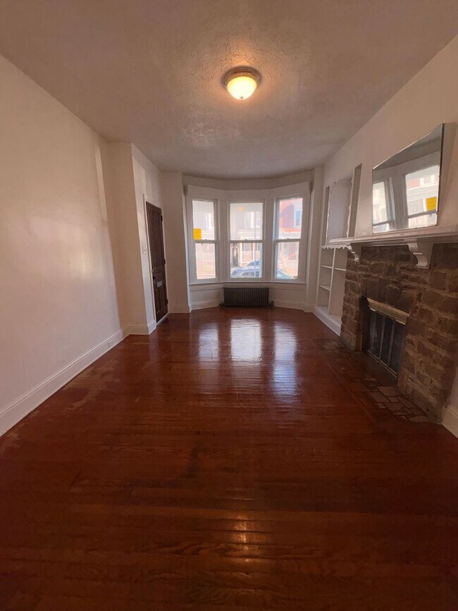 Building Photo - 1st Floor, 1-2 Bedroom Apartment with Yard in York City SD