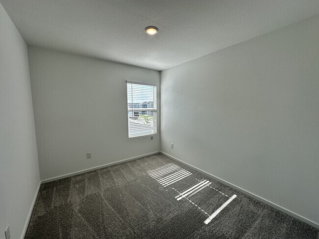 Building Photo - 833 Sandhill Crane Ln