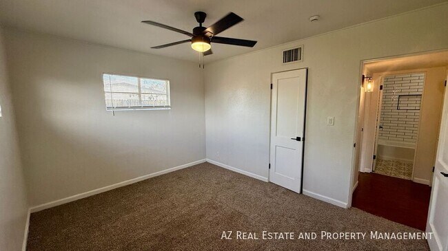 Building Photo - 3037 E Brill St