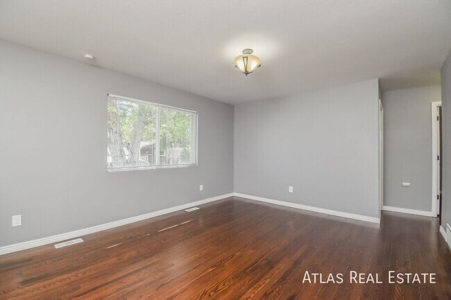 Building Photo - 524 Rowe Ln