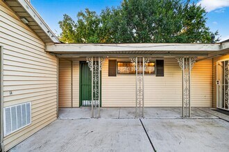 Building Photo - 3817 Anita St