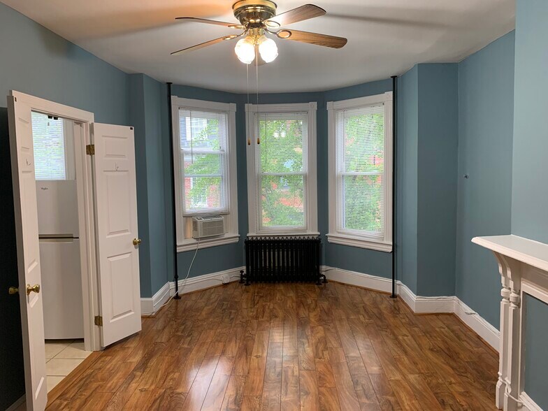 Front Room - 1827 Swann St NW