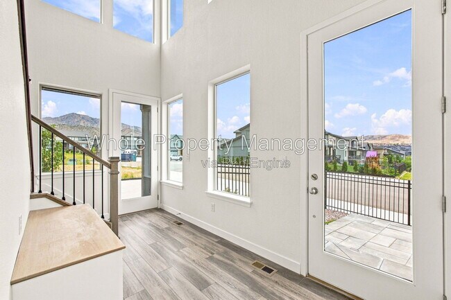 Building Photo - 15612 W Floyd Dr