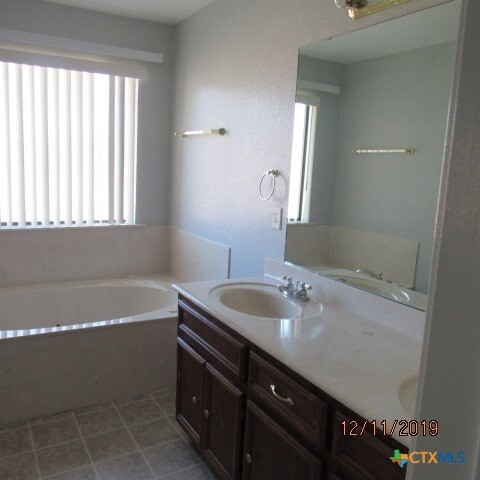 Building Photo - 5510 Shawn Dr