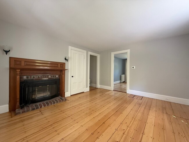 Building Photo - 149 Elm St
