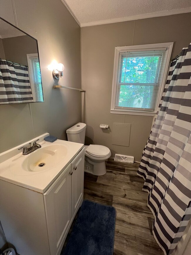 Building Photo - 2 Bed House! COMING SOON! DEPOSIT-FREE Renting option thru OBLIGO! Deposit Alternative available