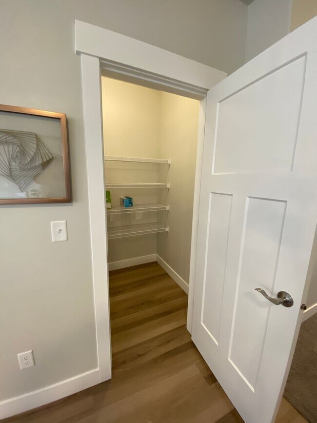 Building Photo - Lakefront at Vineyard Town Center Condo